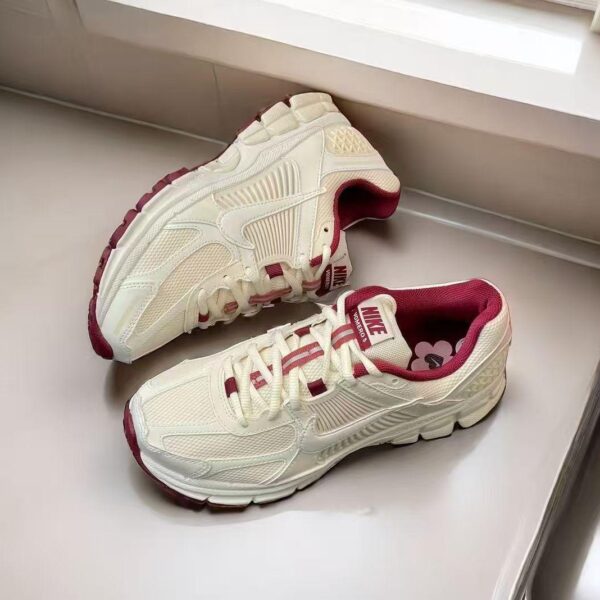 Nike zoom Vomero sneakers